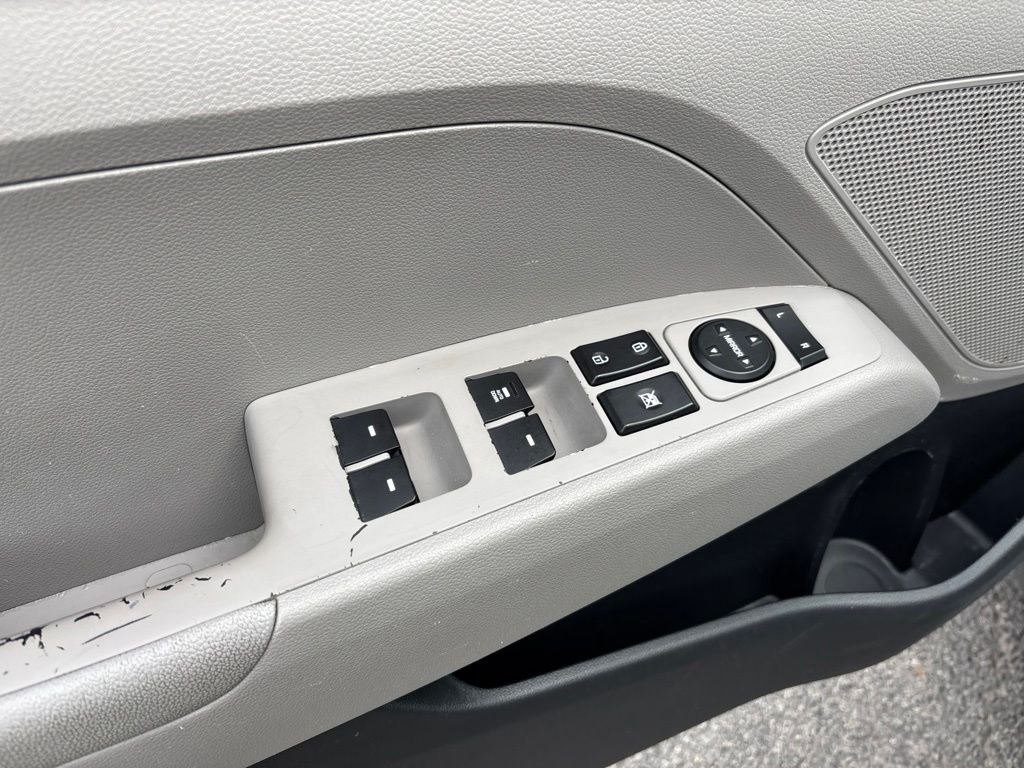 Used 2018 Gray Hyundai SE image 19