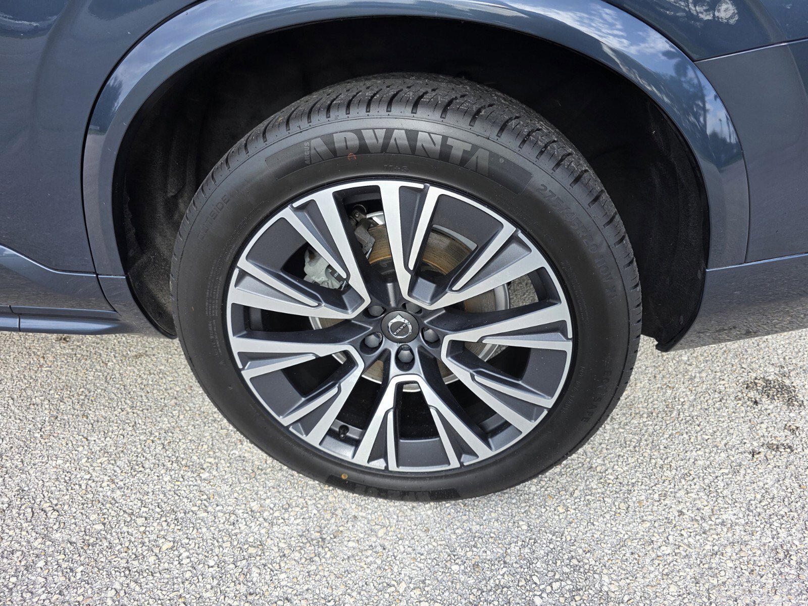Used 2022 Denim Blue Metallic Volvo Momentum image 9