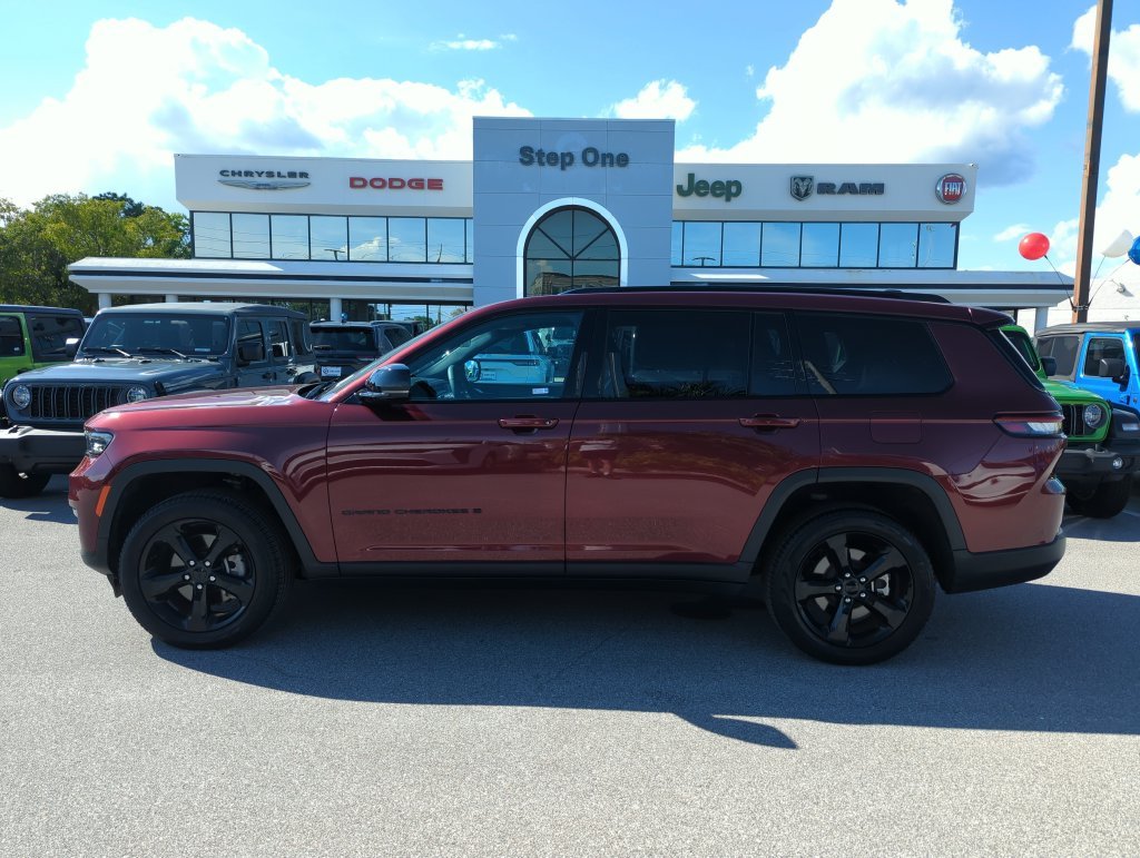 Used 2025 Red Jeep Limited image 3