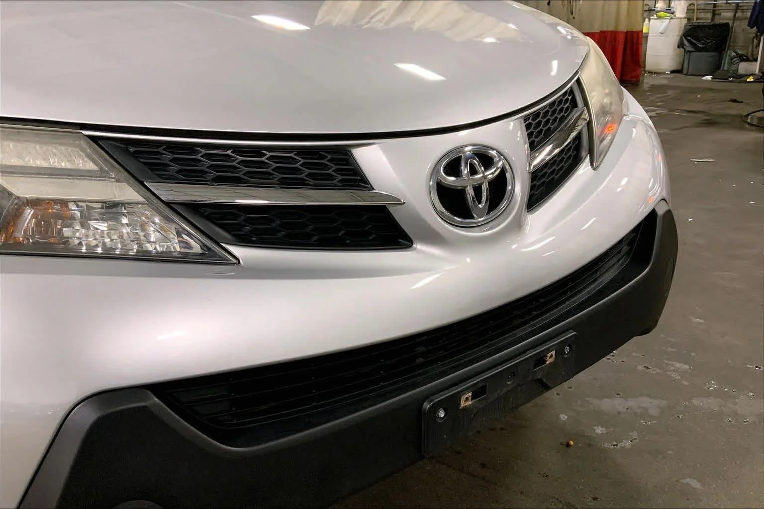 Used 2013 Classic Silver Metallic Toyota LE image 30