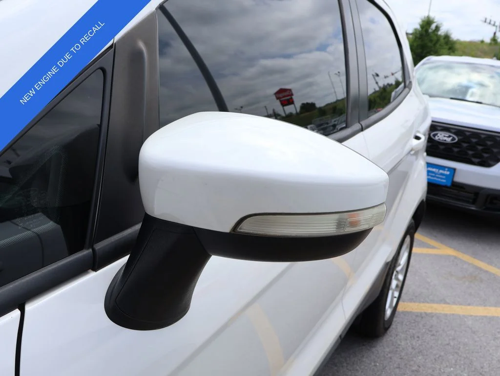 Used 2018 White Platinum Clearcoat Metallic Ford SE image 11