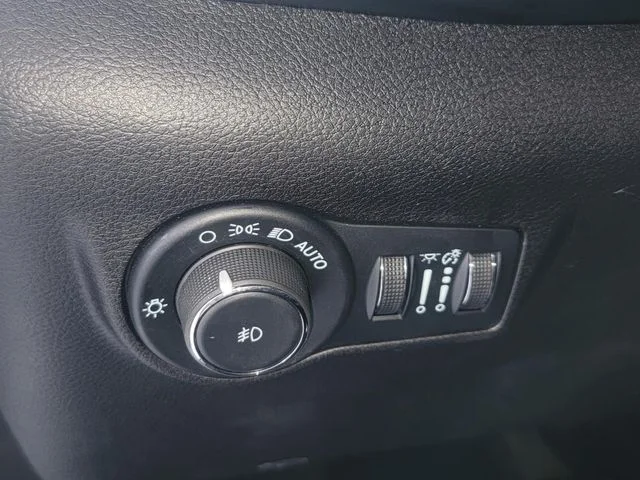 Certified Used 2024 Gray Jeep Latitude image 30