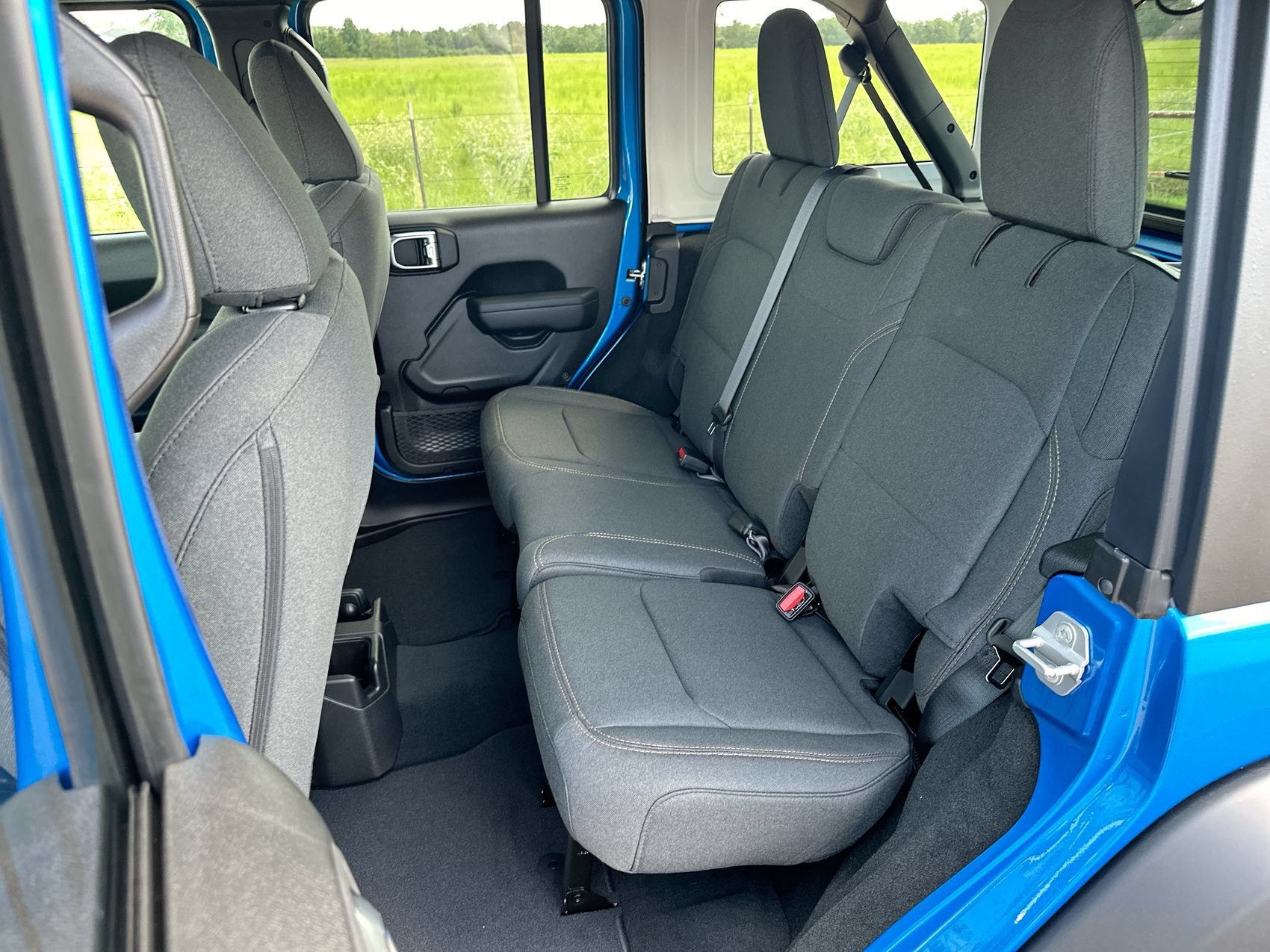 New 2024 Hydro Blue Pearlcoat Jeep Sport S image 21