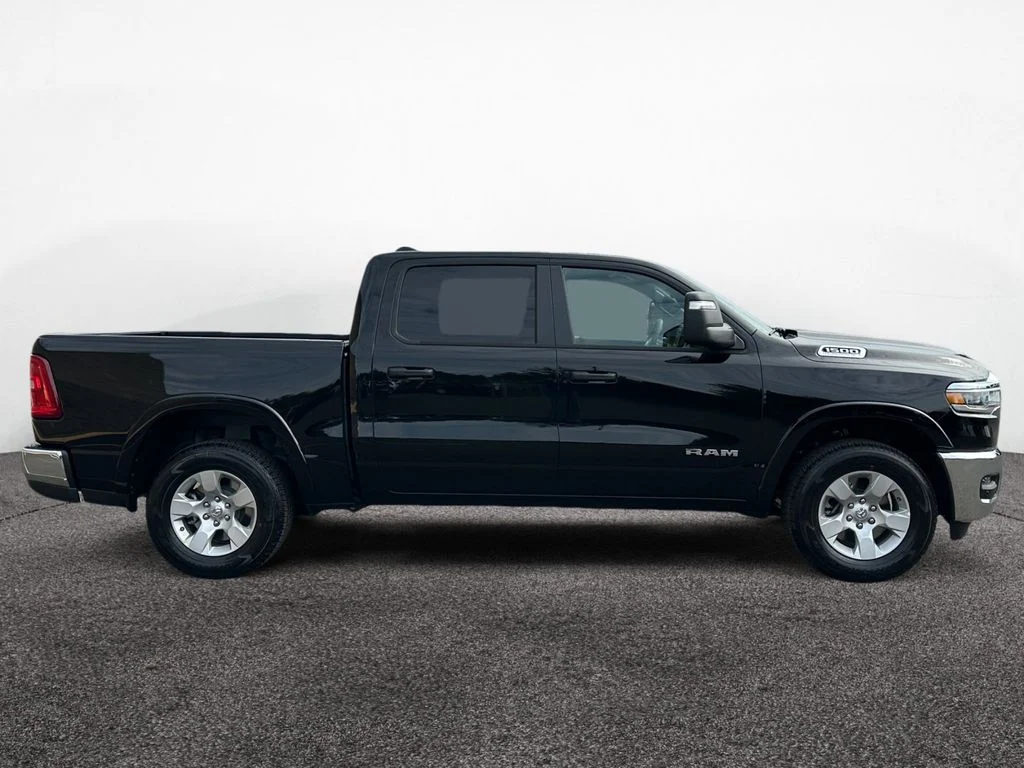 New 2026 Diamond Black Crystal Pearl-Coat Exterior Paint RAM Big Horn/Lone Star image 6