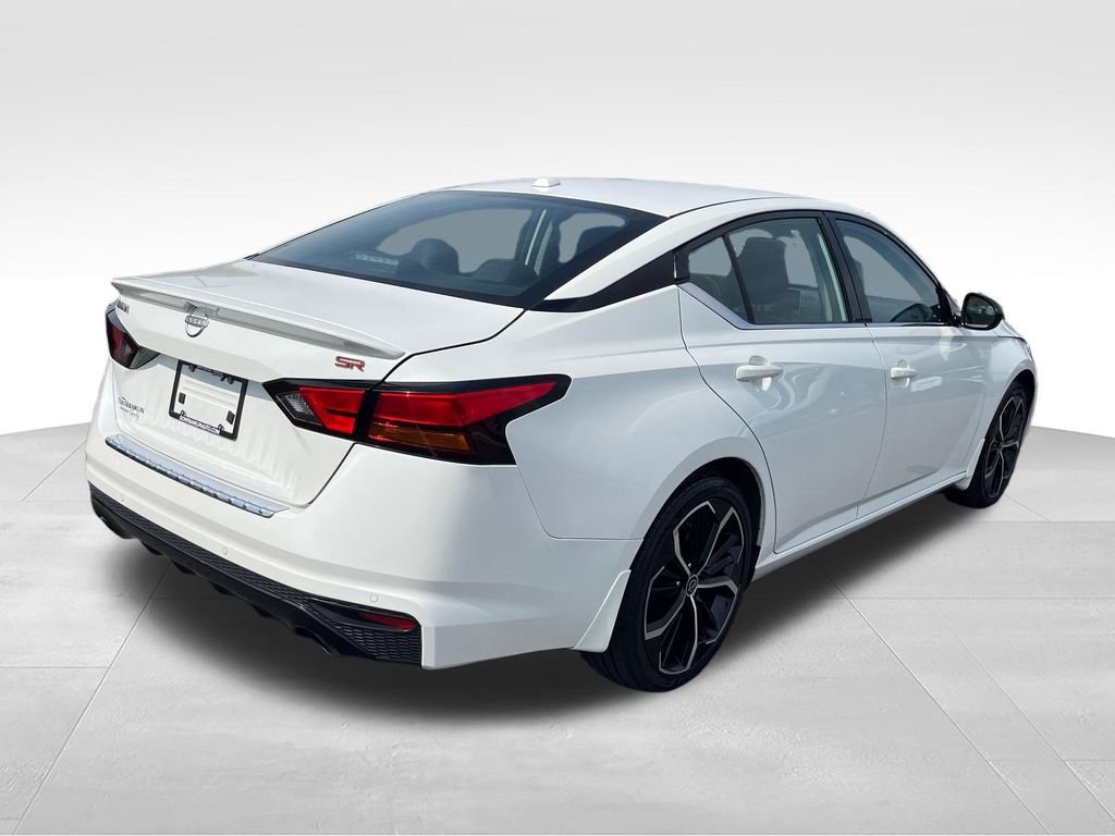 Used 2023 White Nissan 2.5 SR image 5