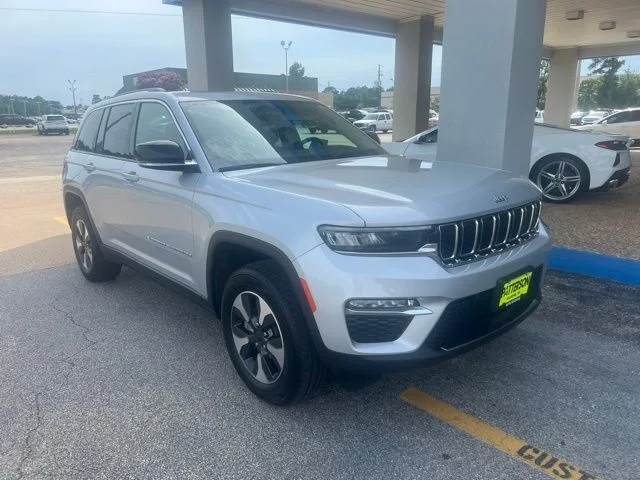 Used 2024 Silver Jeep 4xe image 2