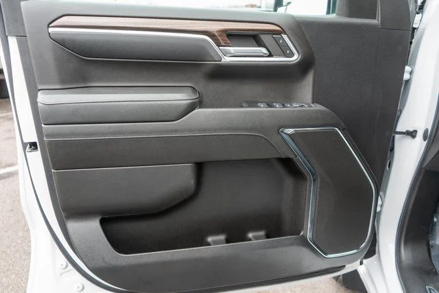 Used 2023 White Chevrolet LT image 18