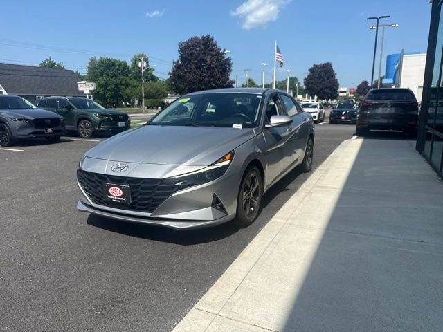 Used 2022 Shimmering Silver Pearl Hyundai SEL image 6