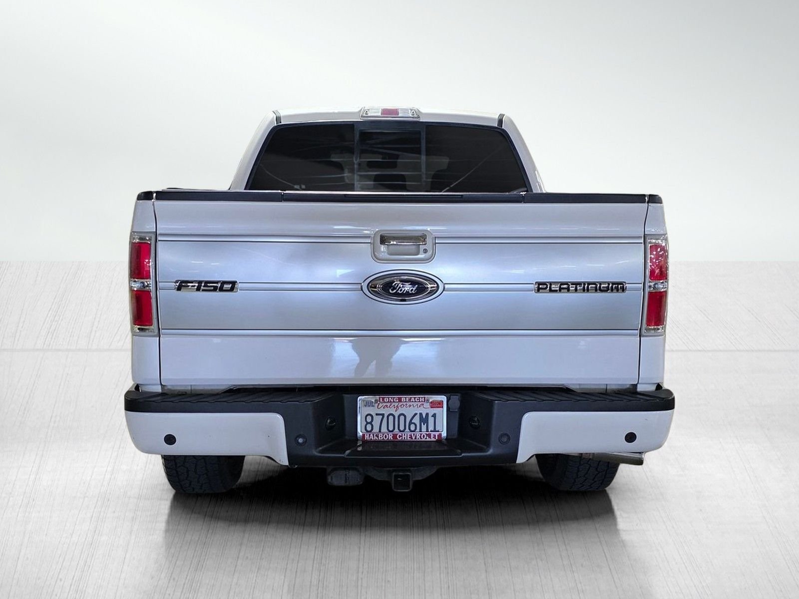 Used 2013 White Platinum Clearcoat Metallic Ford Platinum image 6
