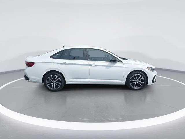 Used 2025 White Volkswagen 1.5T Sport image 8