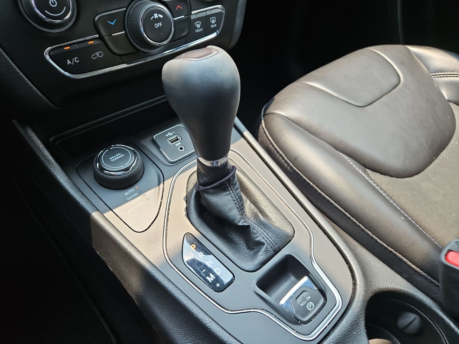 Used 2021 Beige Jeep Latitude Plus image 27