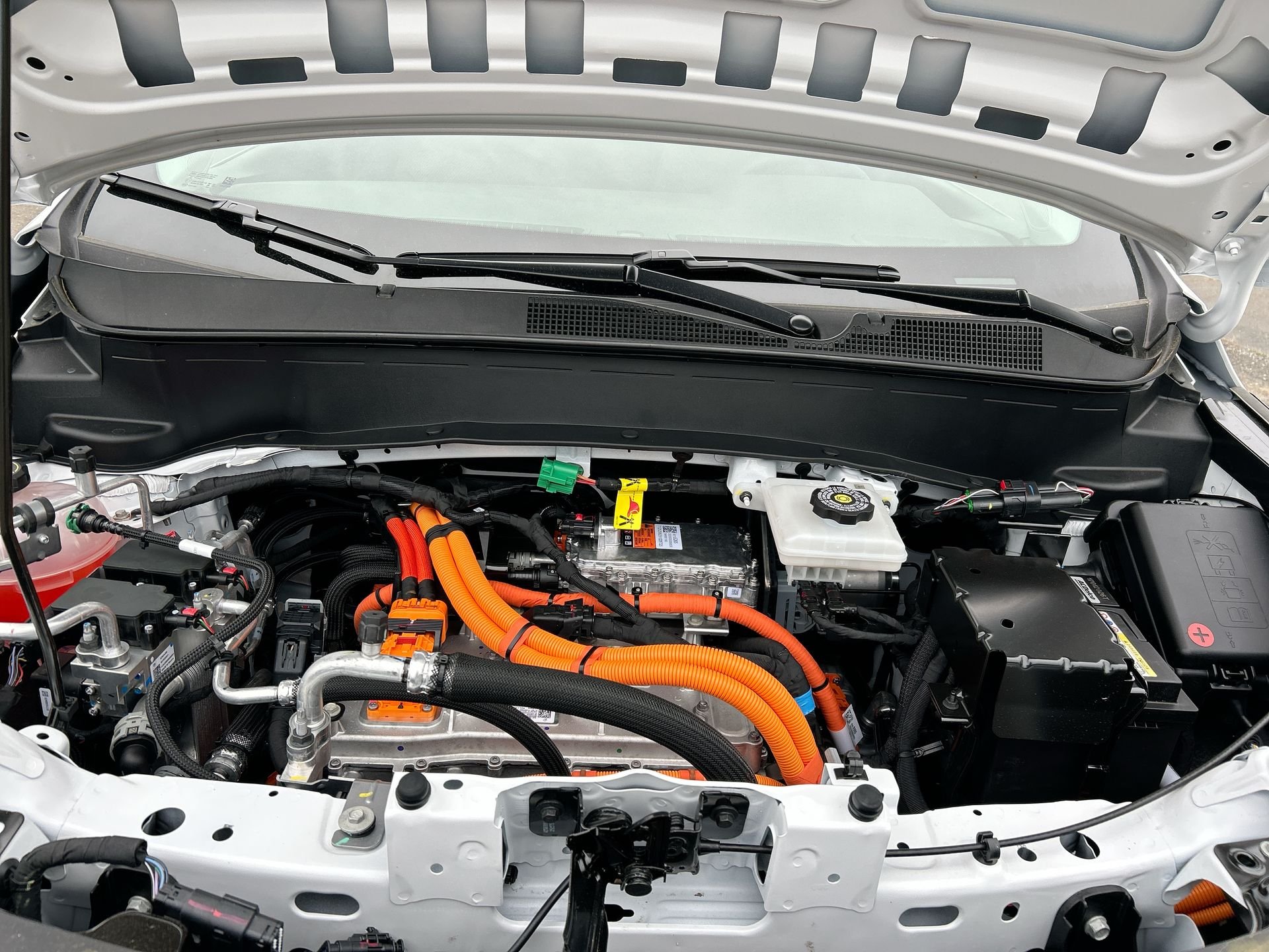 New 2027 Summit White Chevrolet LT image 28