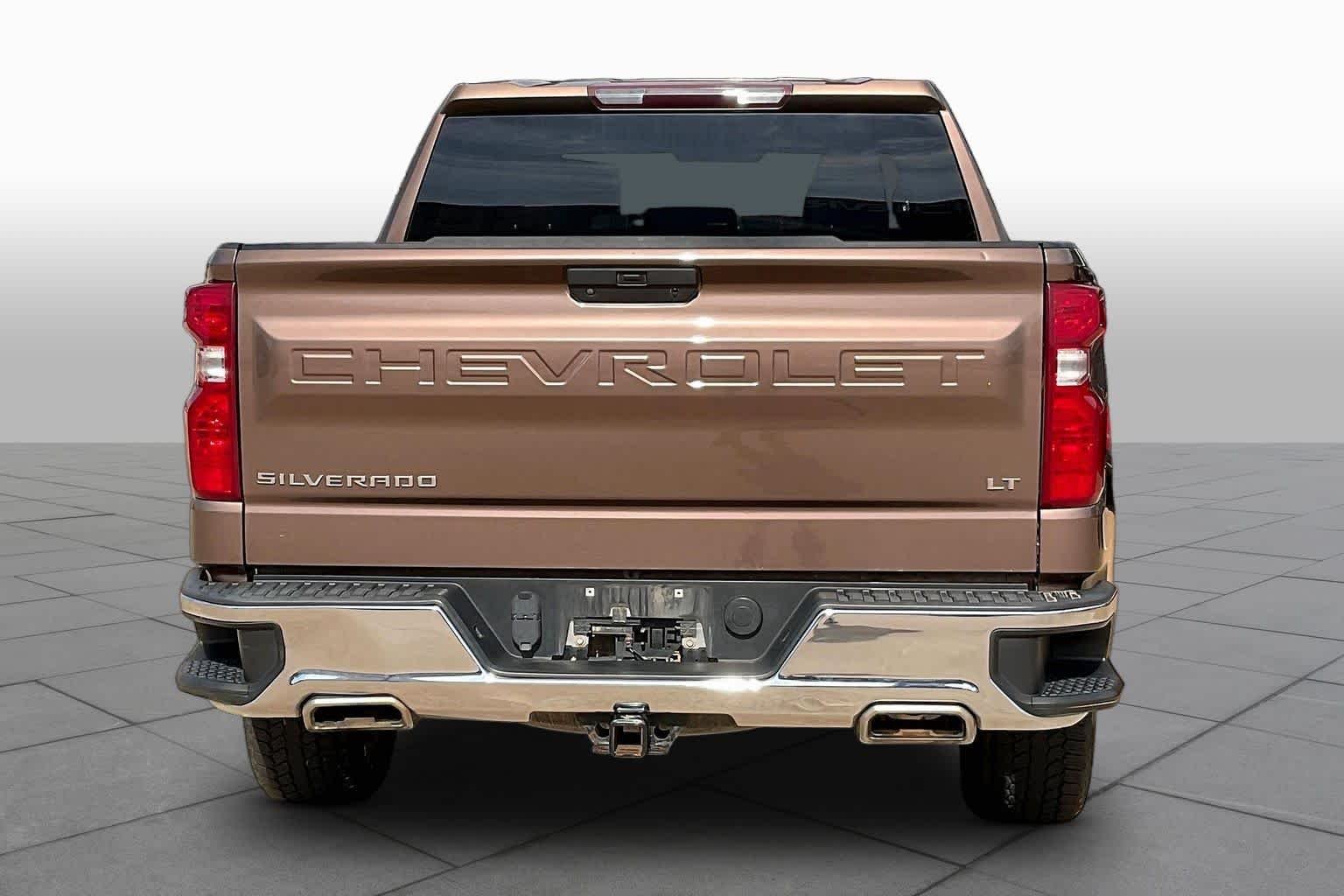 Used 2019 Oakwood Metallic Chevrolet LT image 6