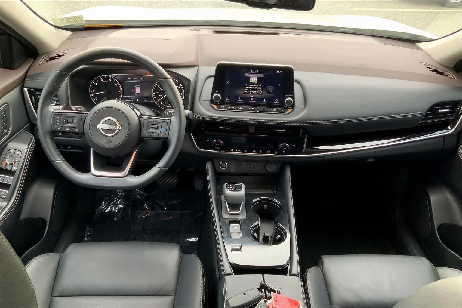 Used 2023 Pearl White Tricoat/Super Black Nissan SL image 28