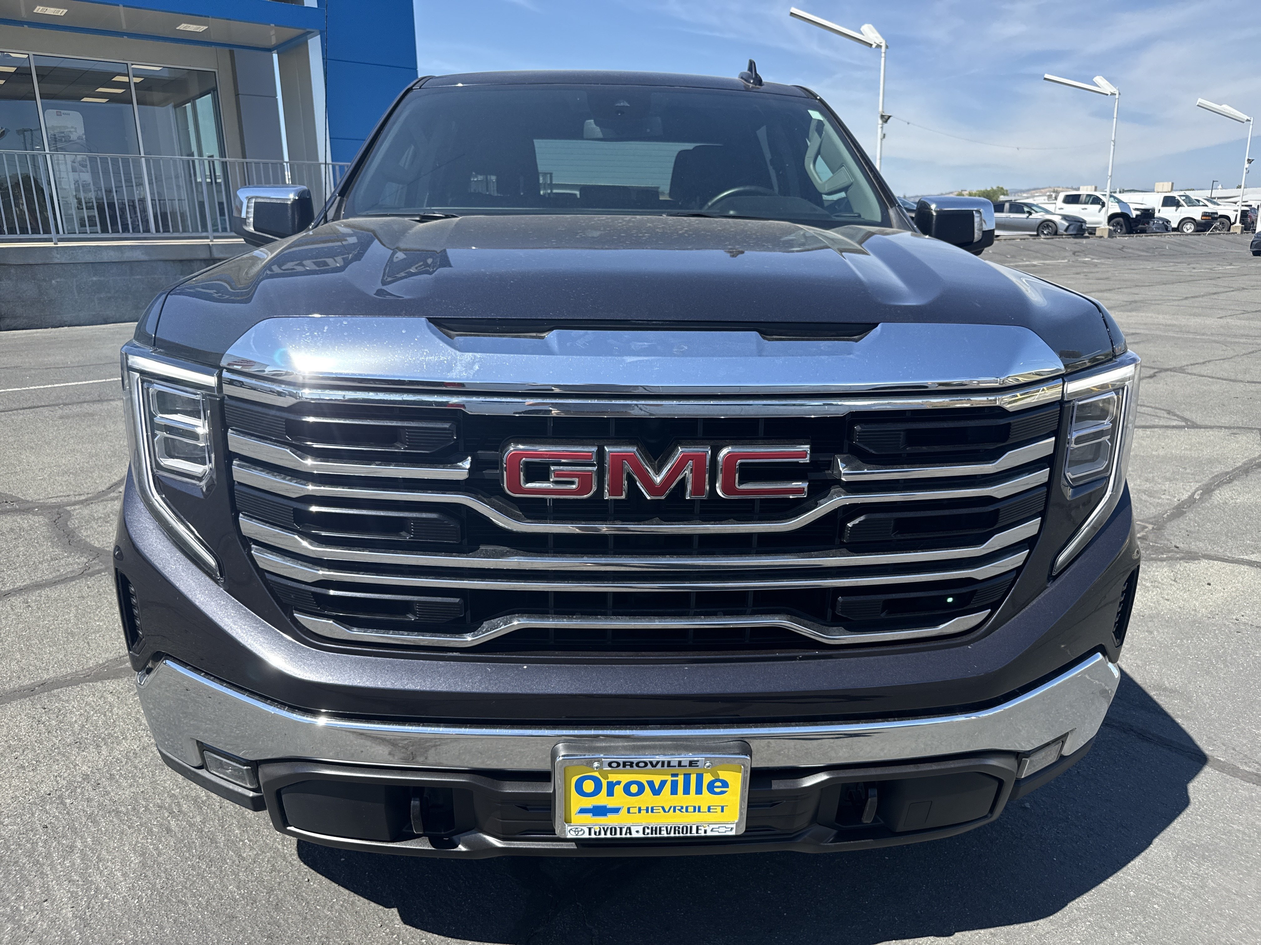 Used 2025 Titanium Rush Metallic GMC SLT image 9