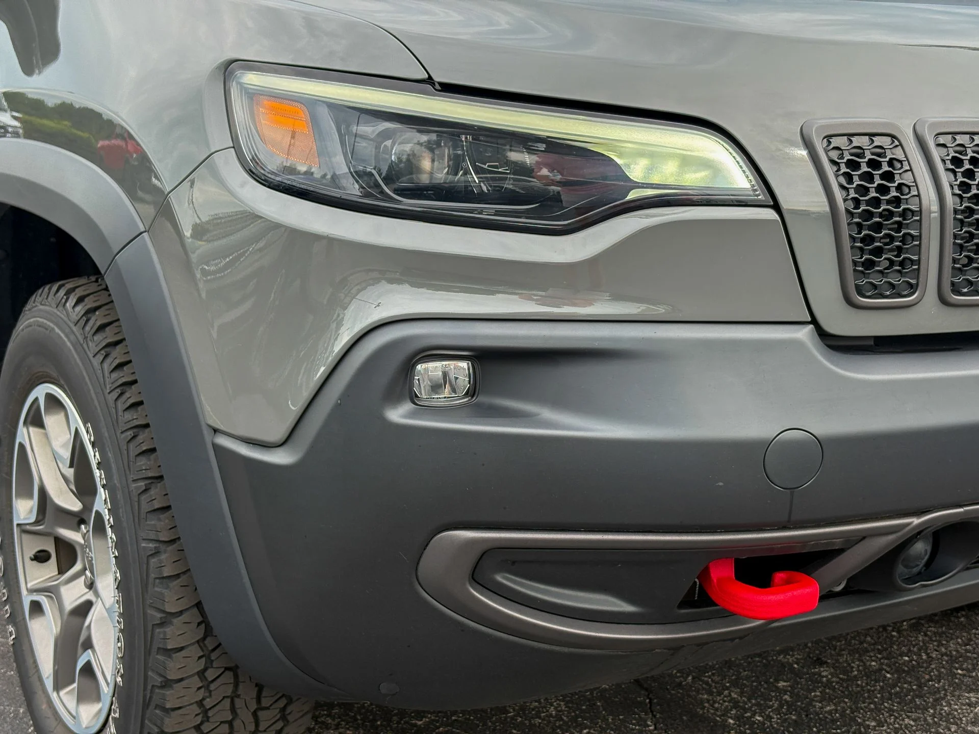 Used 2022 Gray Jeep Trailhawk image 3