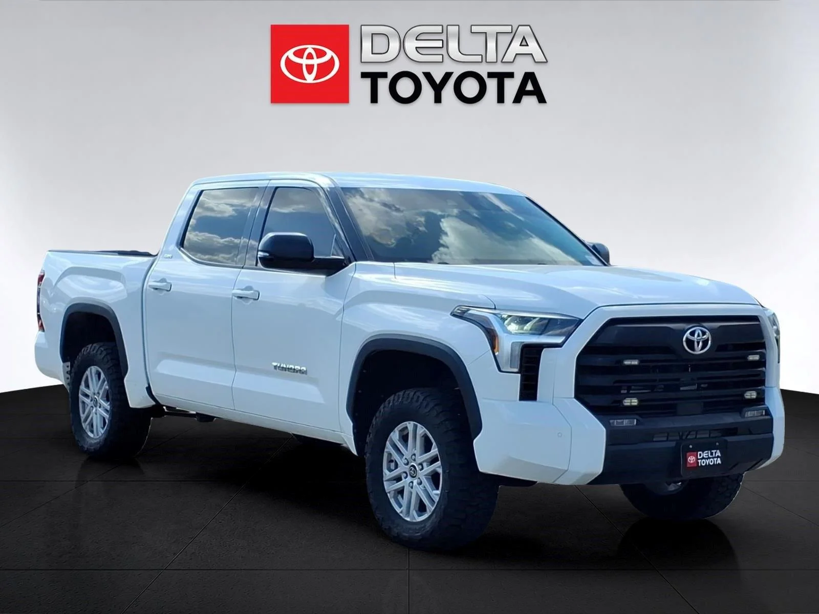 Used 2023 Ice Cap Toyota SR5 image 7