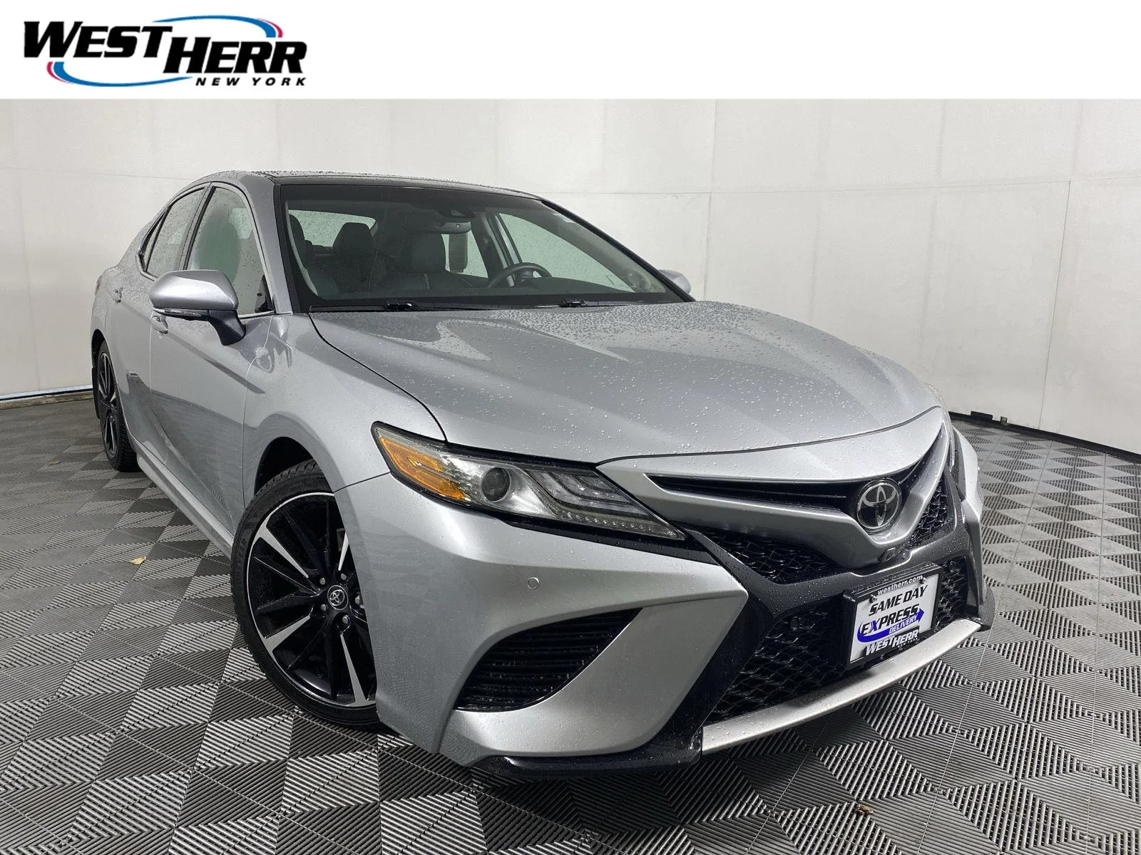 Used 2018 Celestial Silver Metallic Toyota XSE V6 image 1