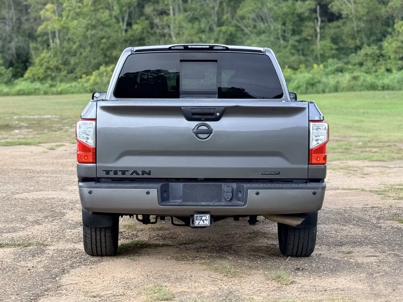 Used 2018 Gray Nissan SL 4x2 4dr Crew Cab image 4