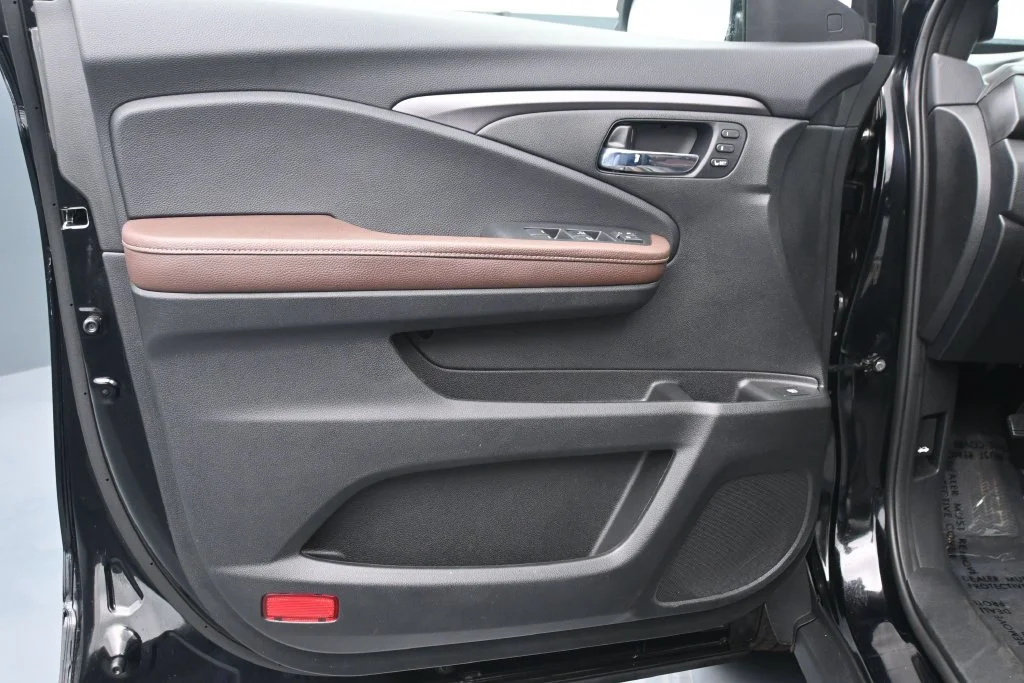 Used 2025 Black Honda RTL AWD image 16