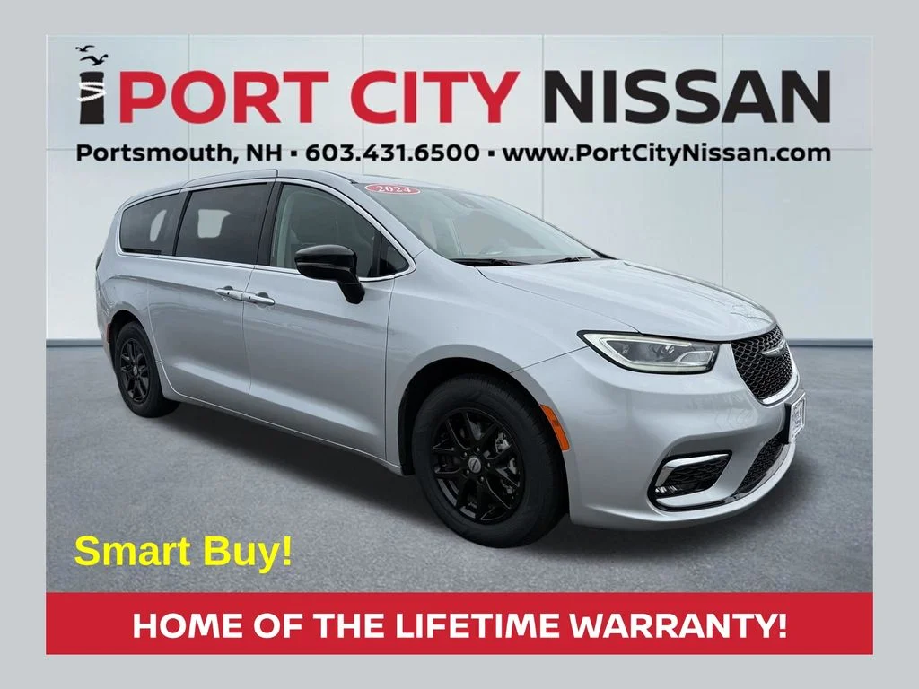 2024 Chrysler Pacifica Touring L's photo