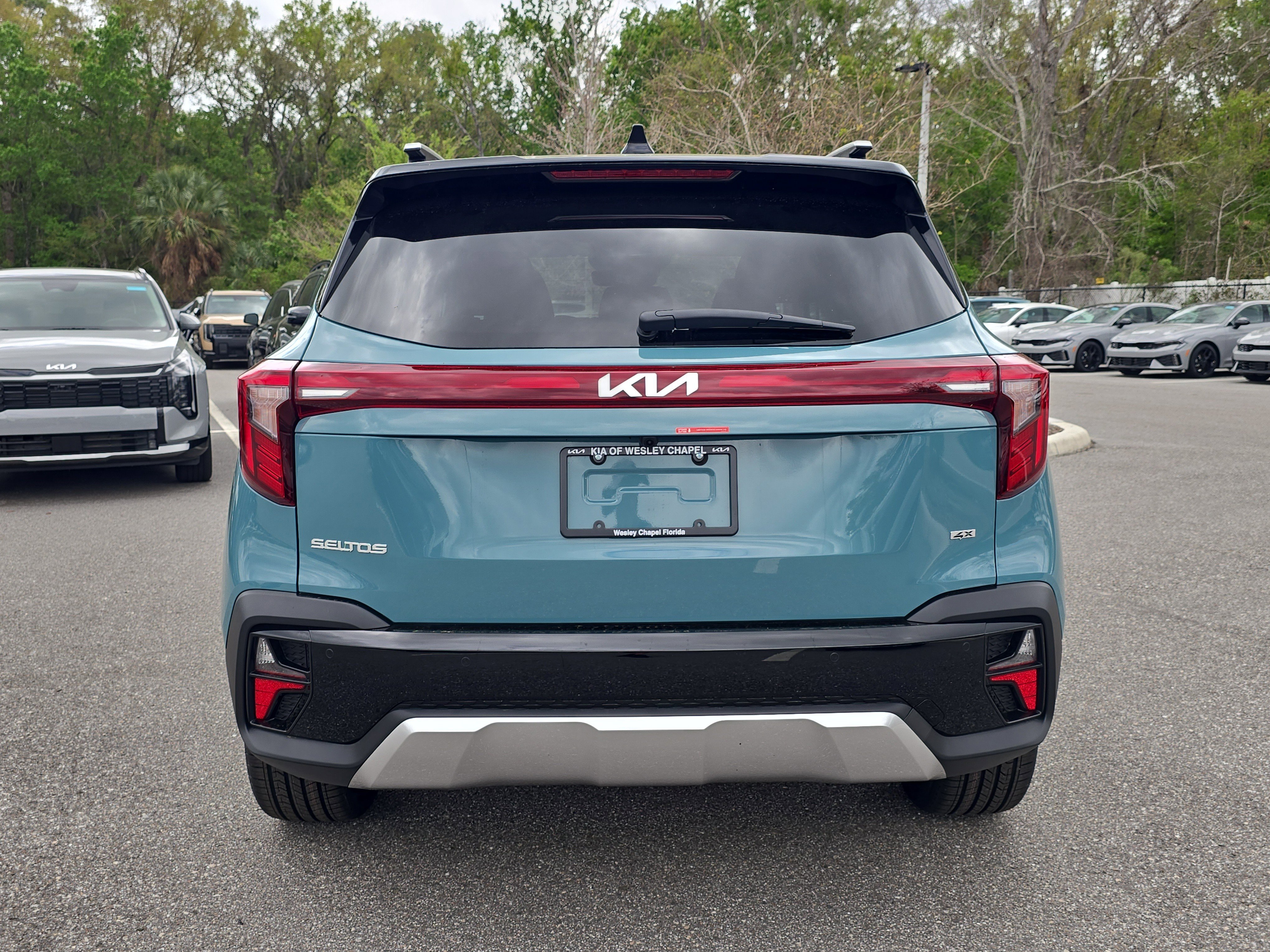 New 2026 Pluton Blue / Black Roof Kia SX image 7