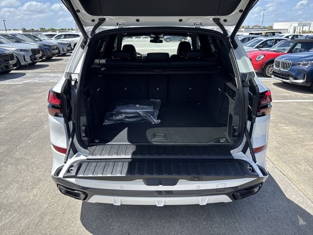 New 2026 Mineral White Metallic BMW sDrive40i image 12