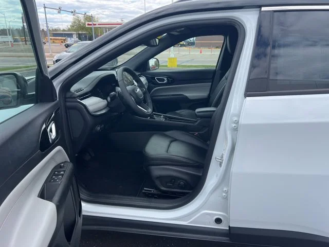 Used 2024 White Jeep Limited 4x4 image 11