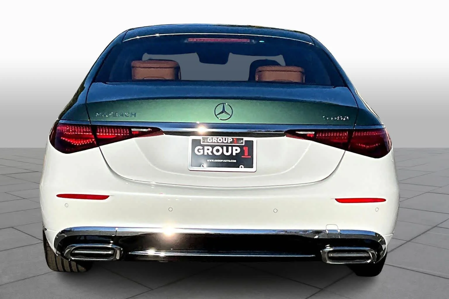New 2026 MANUFAKTUR Moonlight White Metallic Mercedes-Benz Maybach S 680 image 4