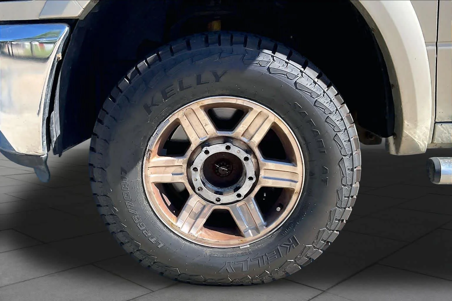 Used 2010 Light Graystone Pearl Dodge Laramie image 10