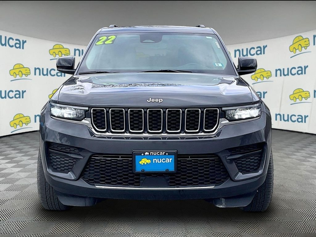 Used 2022 Baltic Gray Metallic Clearcoat Jeep Laredo image 2
