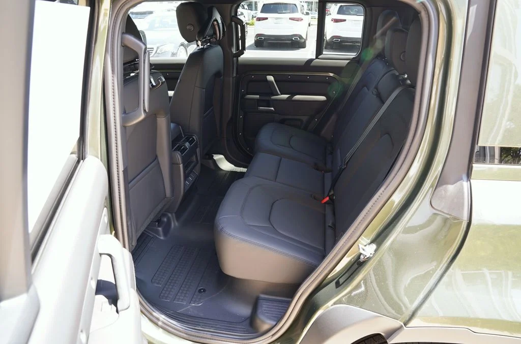 New 2026 Woolstone Green Land Rover S image 31