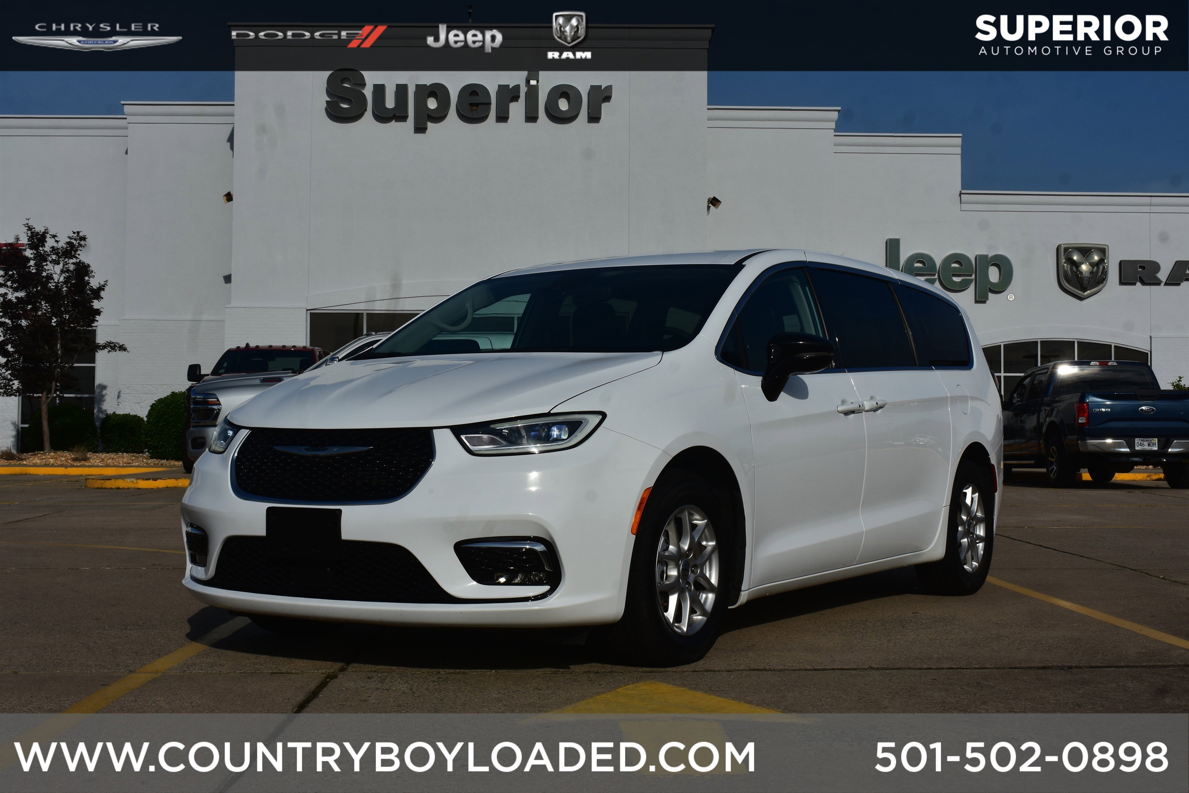 2024 Chrysler Pacifica Touring L's photo