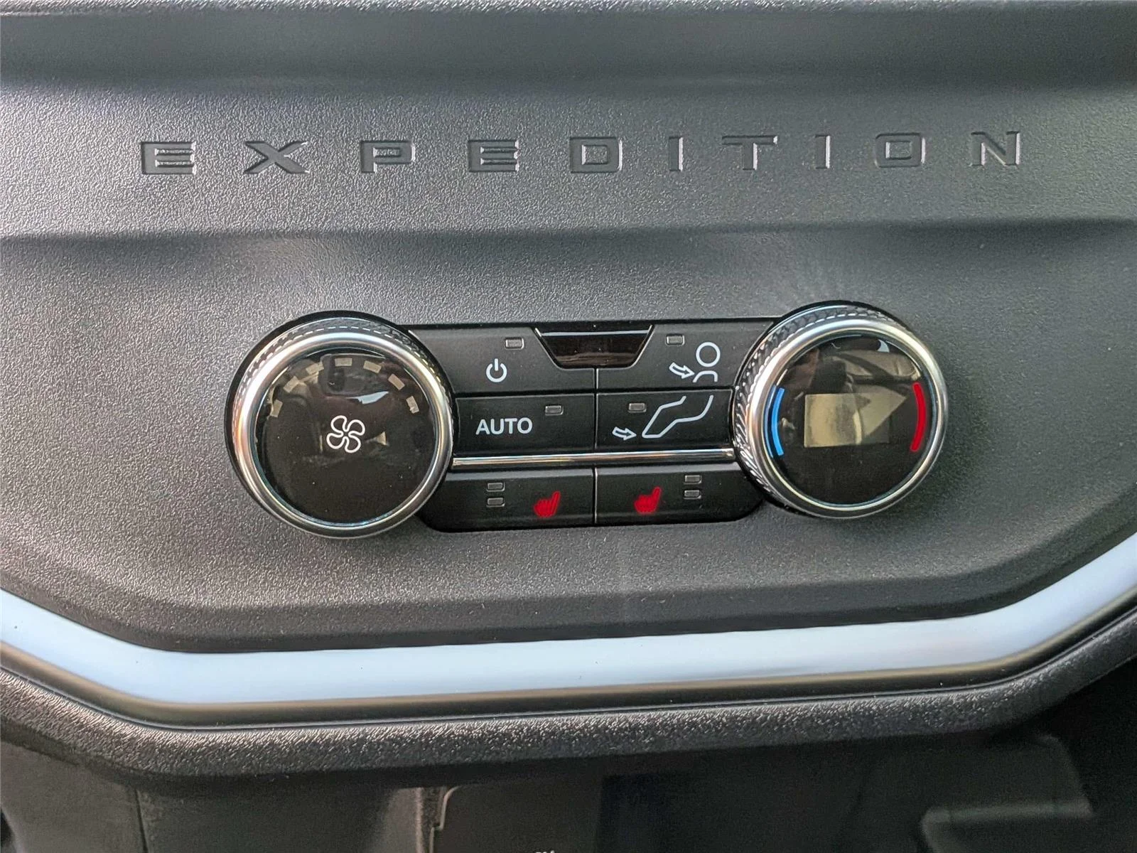 New 2027 Agate Black Metallic Ford MAX Platinum image 15