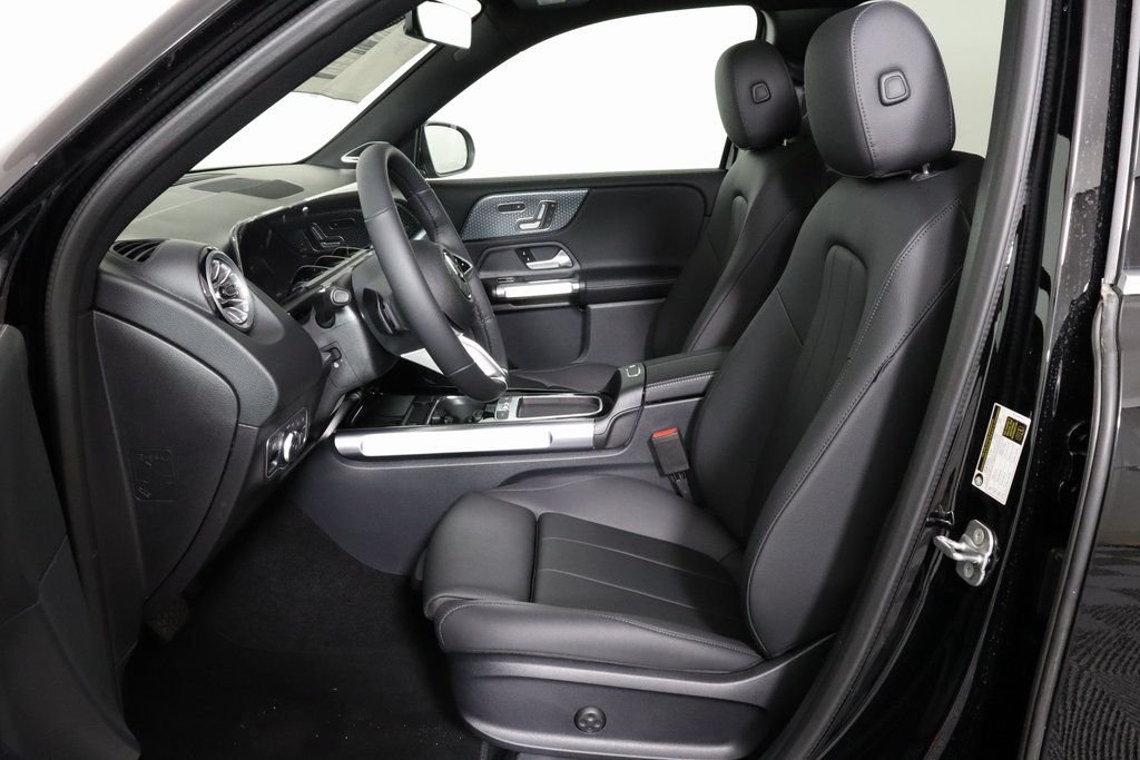 Used 2025 Black Mercedes-Benz GLB 250 image 14