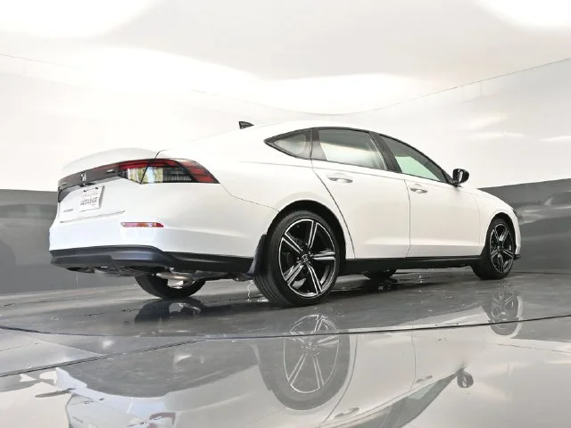 Used 2026 White Honda SE image 37