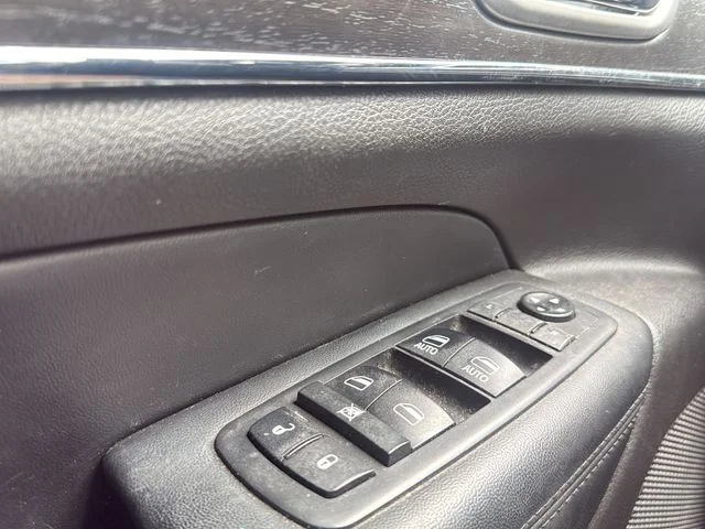 Used 2018 Silver Jeep Limited image 23