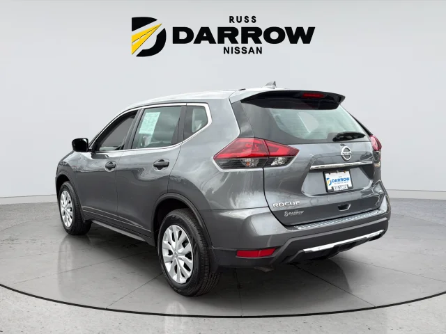 Used 2020 Gray Nissan S image 3