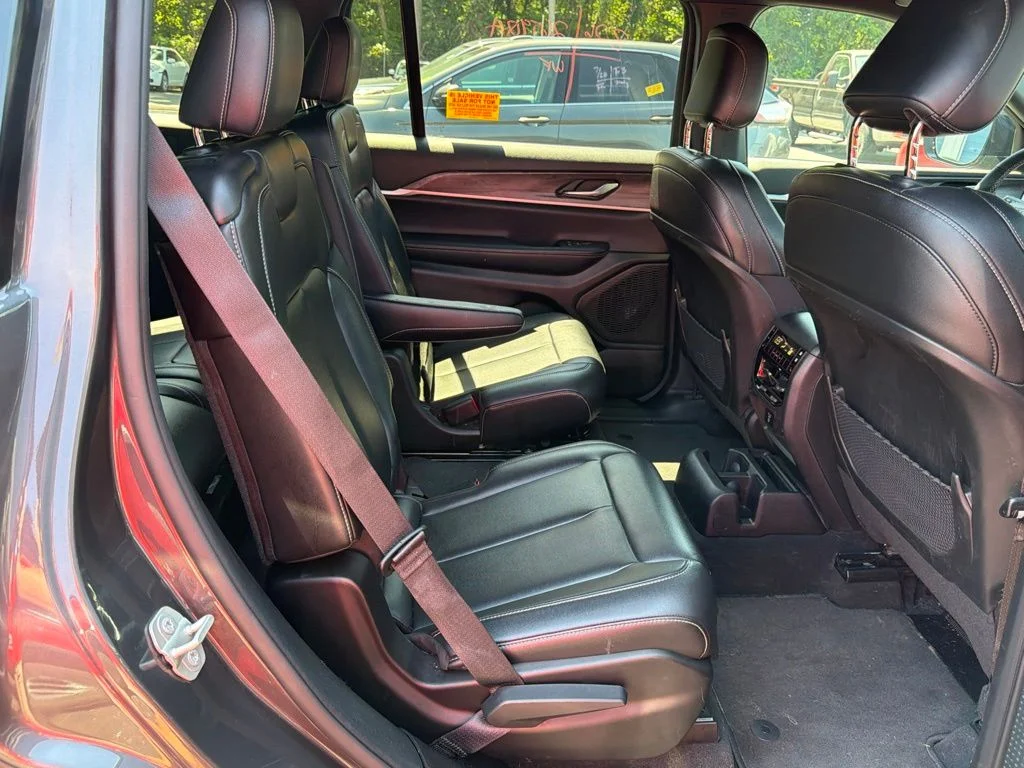 Used 2024 Metallic Jeep Limited image 16