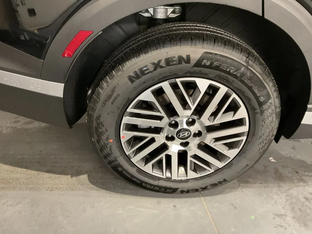 New 2026 Black Hyundai SEL Premium image 29