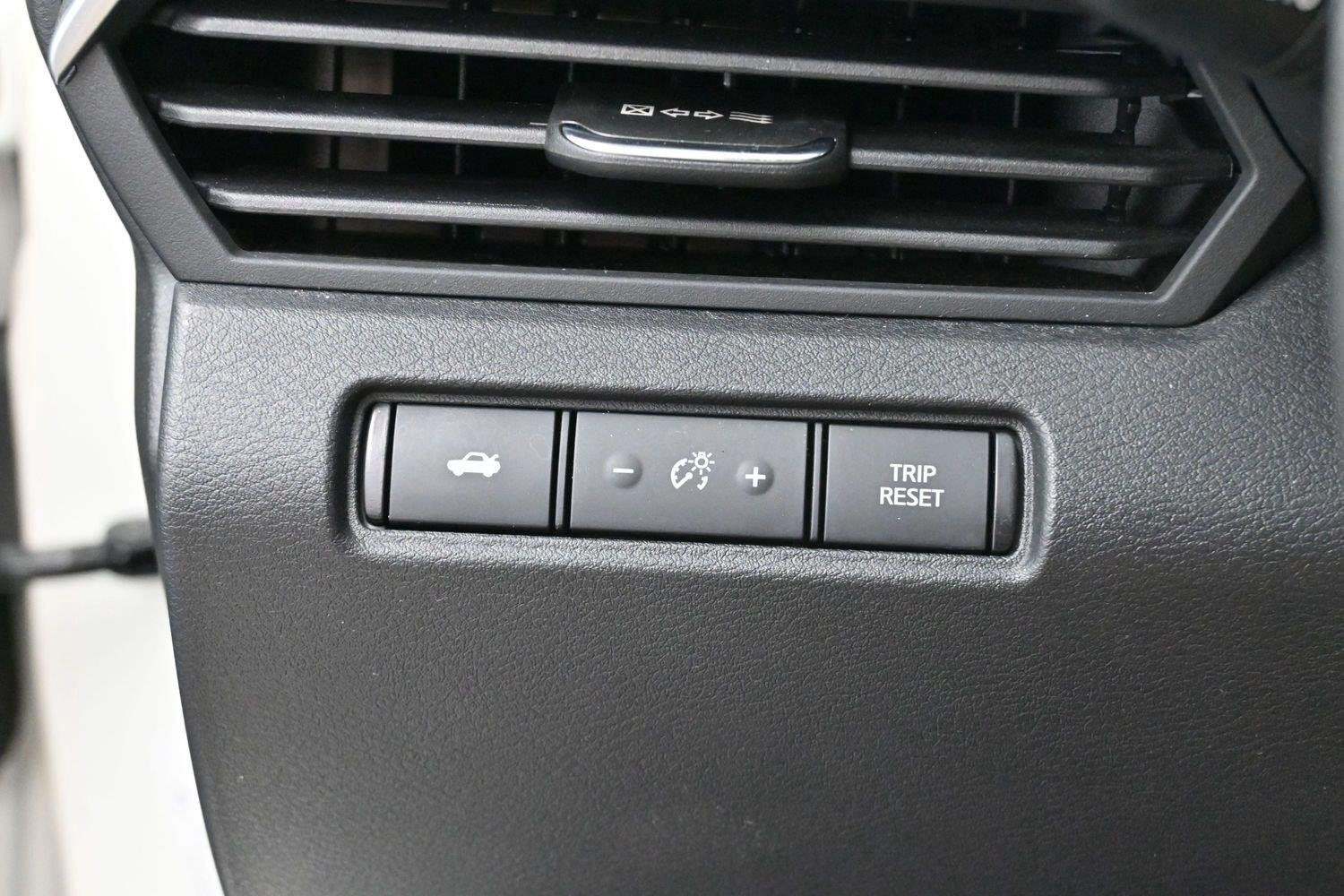 Used 2022 Glacier White Nissan 2.5 S image 24
