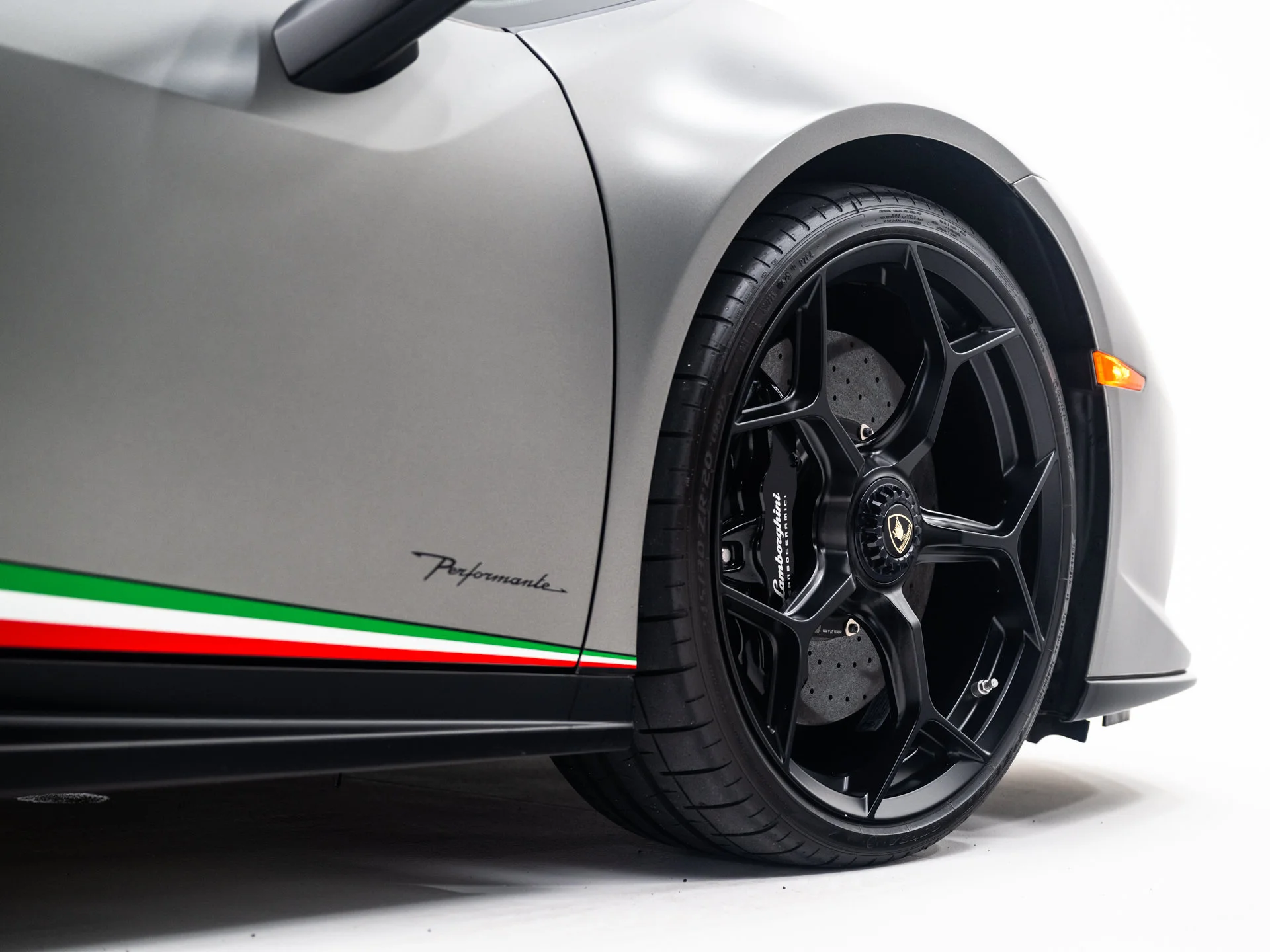 Used 2018 Grigio Titans Matt - AD PERSONAM Lamborghini Performante image 16