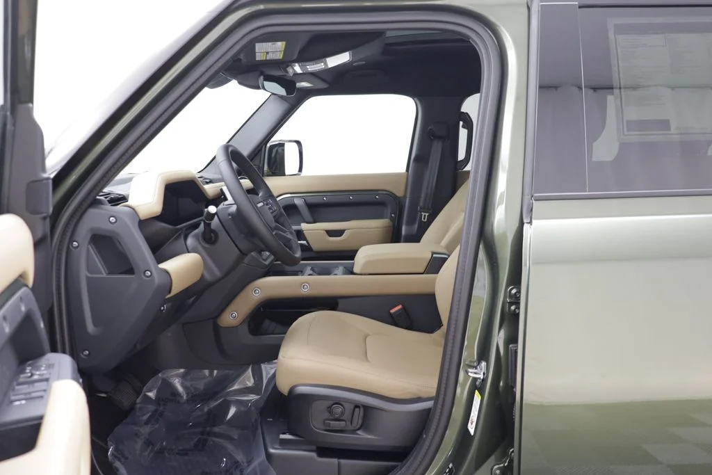 New 2026 Green Land Rover X-Dynamic SE image 6