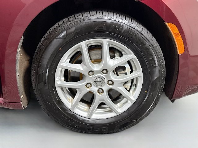 Used 2022 Velvet Red Pearlcoat Chrysler LX image 28