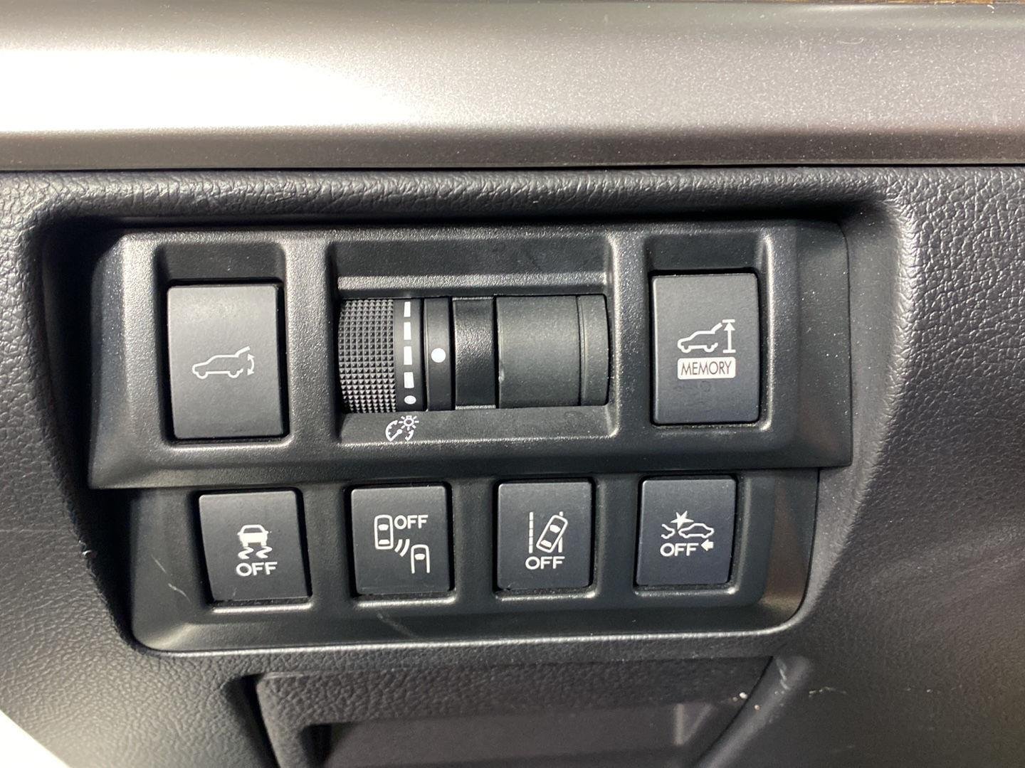 Used 2019 Crystal White Pearl Subaru Touring image 27