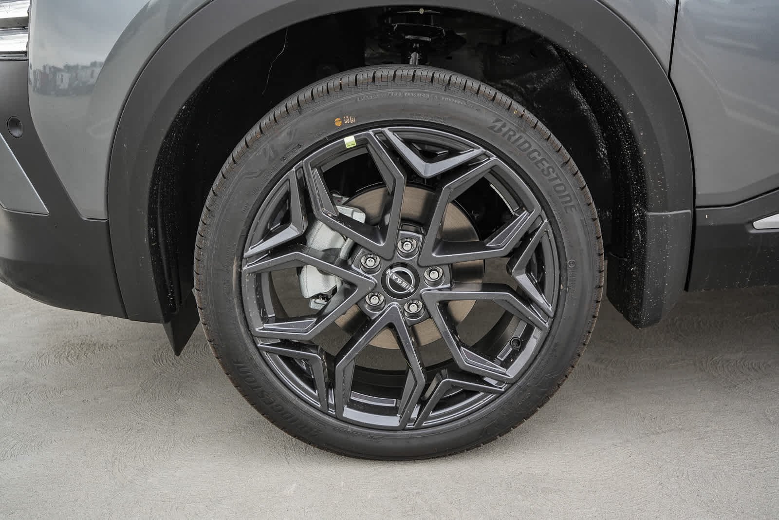 New 2026 Gun Metallic / Scarlet Ember Tintcoat Two-tone Nissan SR image 11