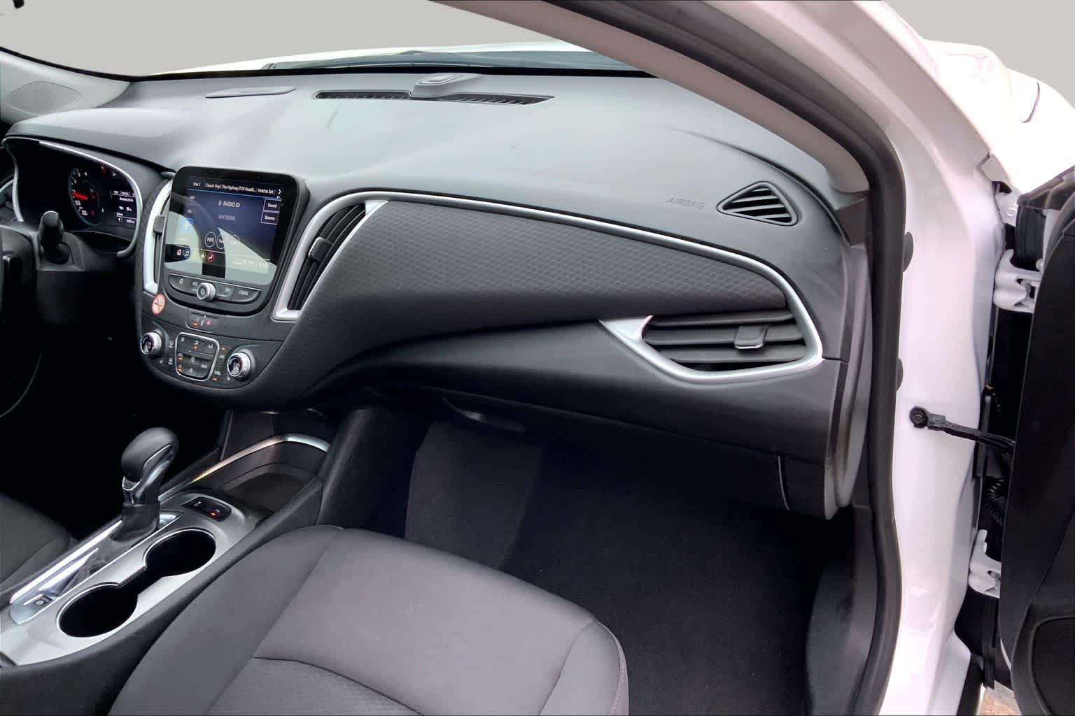 Used 2024 Summit White Chevrolet LT image 18