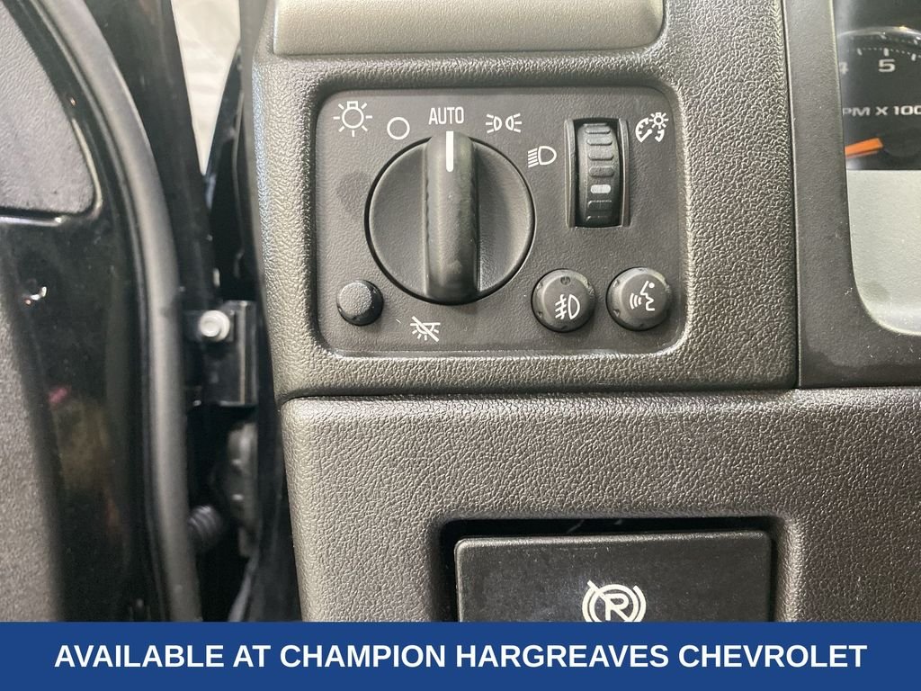 Used 2011 Onyx Black GMC SLE1 image 24