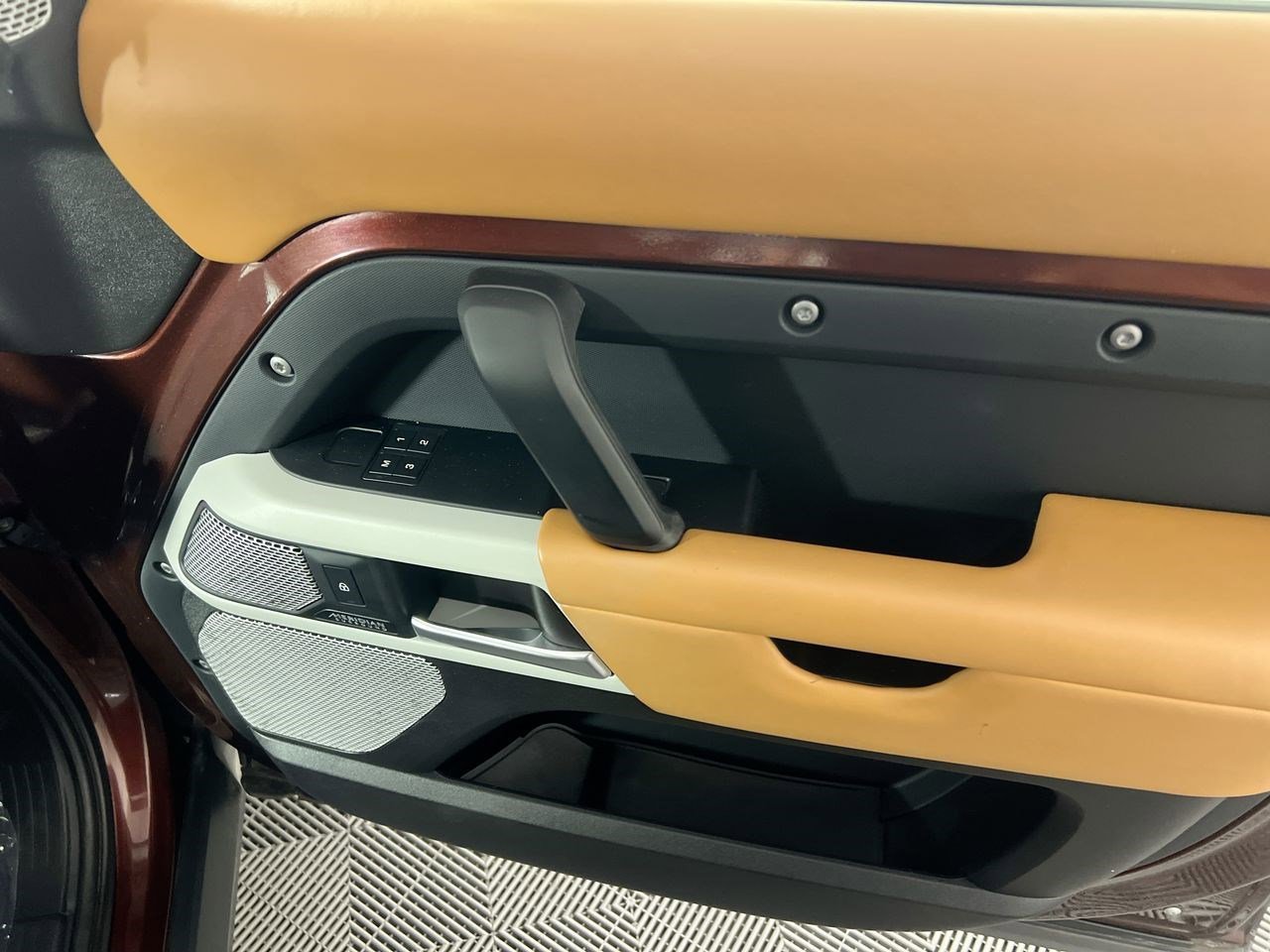 2023 Land Rover Defender SE - Photo 29