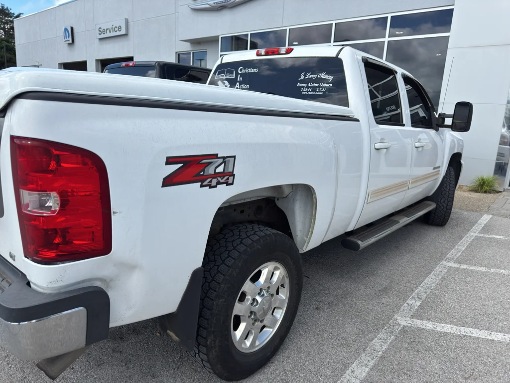 Used 2014 Summit White Chevrolet LT image 8